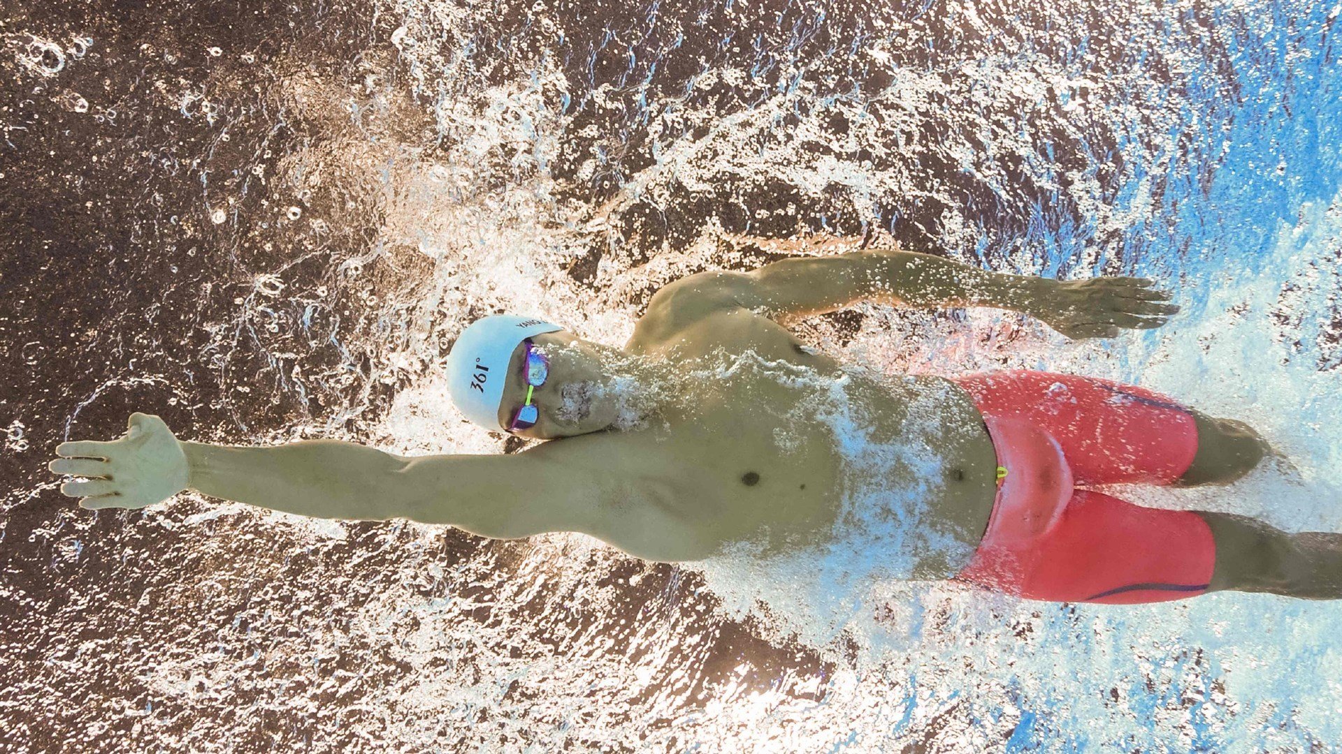 AYX体育-逆袭豪门梦：那些从底层逆转成为王者的足球队伍，逆袭球员